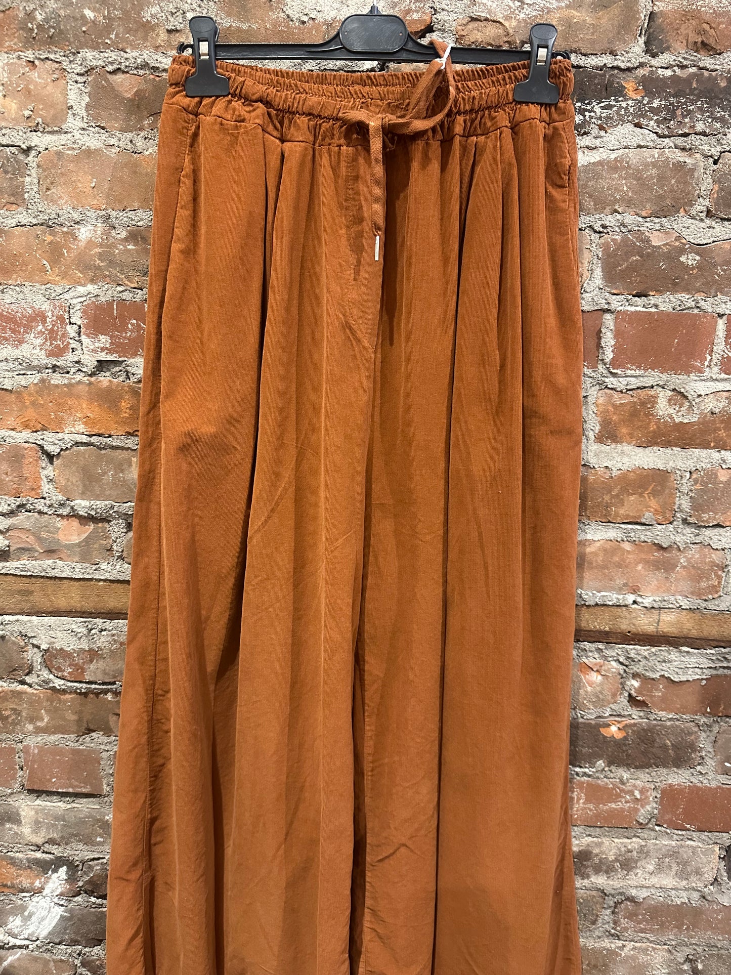 Ribbed ultra wide trousers -rust