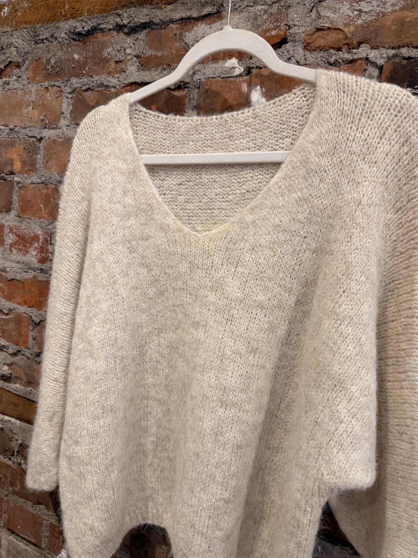 Fuzzy sweater -cream