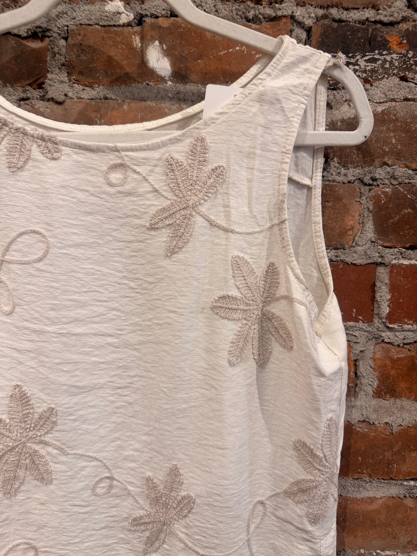 Embroidered tank -beige