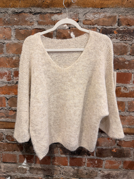 Fuzzy sweater -cream